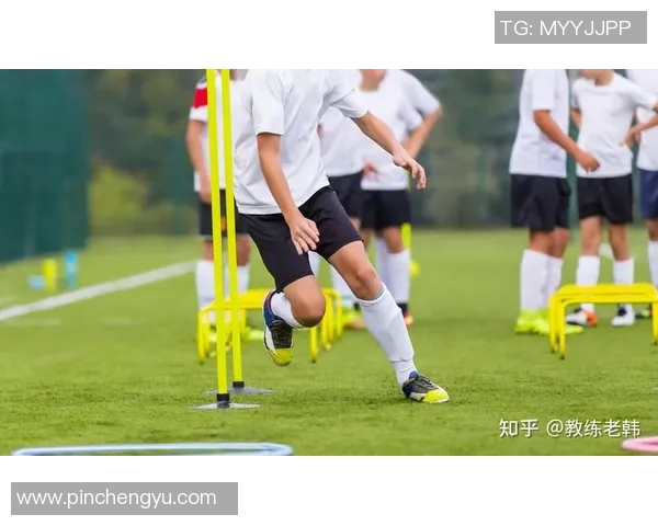 足球明星训练手册：提升技术与体能的全面指南助你成为绿茵场上的传奇球员