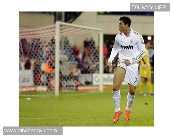 C罗薪资揭秘:足球明星背后的收入与商业价值分析